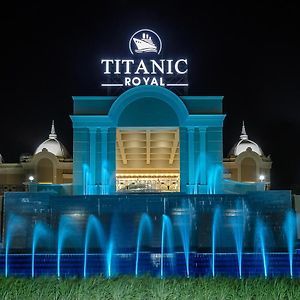 Titanic Royal-Families And Couples Only